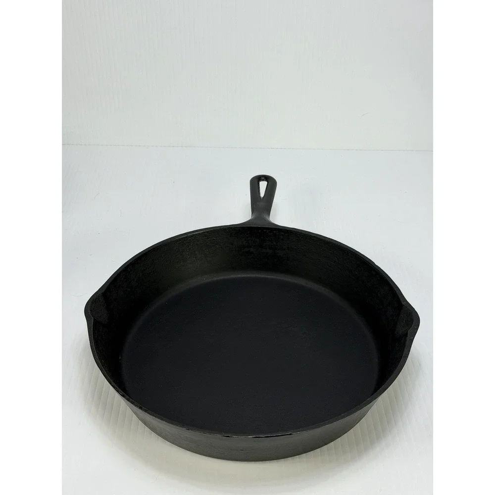 Vintage #8 Unmarked Lodge Cast Iron Skillet 3 Notch‎ Heat Ring Restored Seasoned